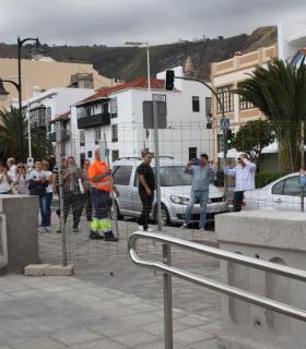 Ayer, jueves 20 de abril, se inauguró -despues de varios años de retraso- la nueva playa de Santa Cruz de La Palma. · foto 4
