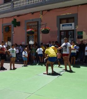 “Juntos Avanzamos” convierte la Plaza de Santiago en una fiesta de la unión vecinal y del trabajo colectivo. · foto 1