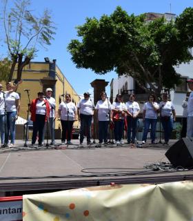 “Juntos Avanzamos” convierte la Plaza de Santiago en una fiesta de la unión vecinal y del trabajo colectivo. · foto 20
