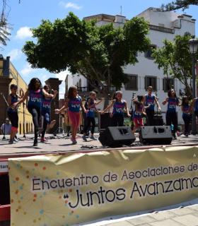 “Juntos Avanzamos” convierte la Plaza de Santiago en una fiesta de la unión vecinal y del trabajo colectivo. · foto 21