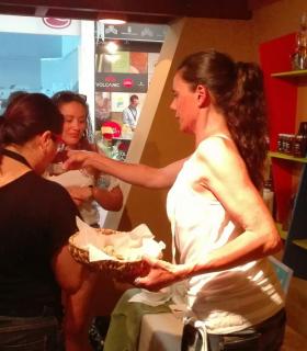 Exitosa degustación de productos locales en el Stand de Antigua en FEAGA 2017. · foto 1