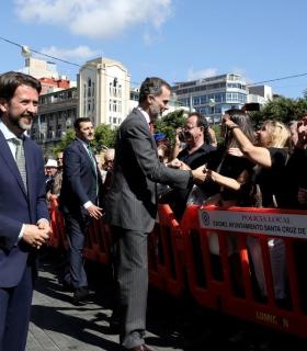 Los Reyes de España felicitan en el Cabildo a los protagonistas del proyecto Barrios por el Empleo: Juntos más Fuertes. · foto 8
