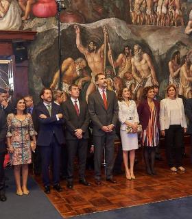 Los Reyes de España felicitan en el Cabildo a los protagonistas del proyecto Barrios por el Empleo: Juntos más Fuertes. · foto 3