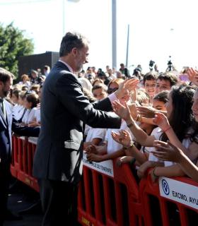 Los Reyes de España felicitan en el Cabildo a los protagonistas del proyecto Barrios por el Empleo: Juntos más Fuertes. · foto 10
