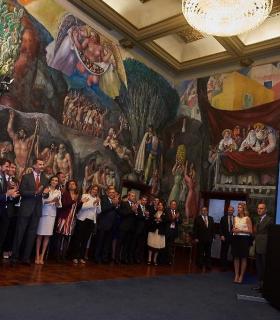 Los Reyes de España felicitan en el Cabildo a los protagonistas del proyecto Barrios por el Empleo: Juntos más Fuertes. · foto 5