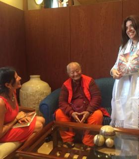 La alcaldesa de Telde realiza un recibimiento institucional al lama Namkhai Norbu Rimpoche. · foto 2