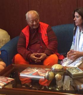La alcaldesa de Telde realiza un recibimiento institucional al lama Namkhai Norbu Rimpoche. · foto 4
