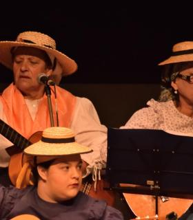 La Rondalla Entre Edades y el grupo de baile El Candil celebraron su 5º aniversario · foto 8