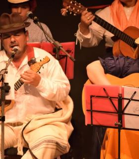 La Rondalla Entre Edades y el grupo de baile El Candil celebraron su 5º aniversario · foto 6