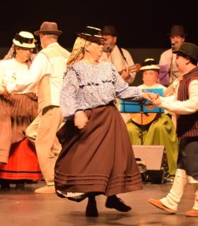 La Rondalla Entre Edades y el grupo de baile El Candil celebraron su 5º aniversario · foto 9