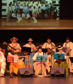 La Rondalla Entre Edades y el grupo de baile El Candil celebraron su 5º aniversario · foto 1