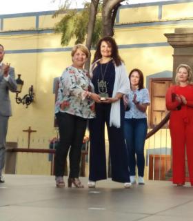 La Plaza de Santiago acoge al numeroso público que disfrutó este sábado con la celebración del Día de la Danza. · foto 4