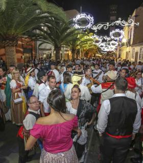 Santa Cruz de Tenerife ultima los detalles para vivir mañana martes su tradicional Baile de Magos. · foto 1