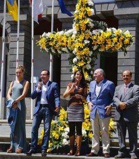 600 escolares asisten a la celebración del XXI Concurso de las Cruces de Mayo en la Plaza de Santa Ana. · foto 4