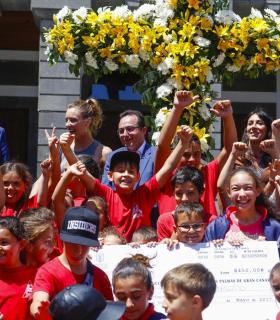 600 escolares asisten a la celebración del XXI Concurso de las Cruces de Mayo en la Plaza de Santa Ana. · foto 5