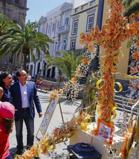 600 escolares asisten a la celebración del XXI Concurso de las Cruces de Mayo en la Plaza de Santa Ana. · foto 3