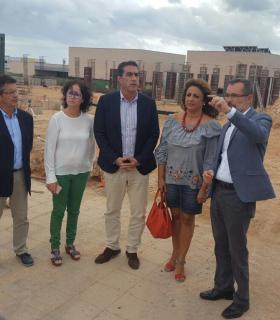 El Gobierno incluirá las futuras residencias de mayores de Puerto del Rosario y Gran Tarajal en el plan canario de infraestructuras sociosanitarias. · foto 2