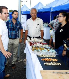 El Cabildo de Lanzarote felicita a los ganadores del III Concurso Insular de Cata de Quesos. · foto 1