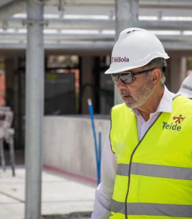 GF Hoteles recibe al alcalde de Adeje en las obras de GF Victoria. · foto 3