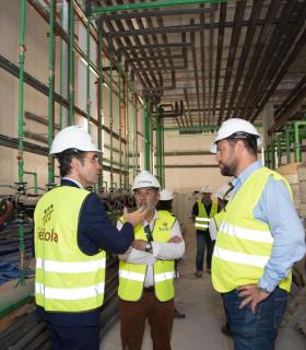 GF Hoteles recibe al alcalde de Adeje en las obras de GF Victoria. · foto 6