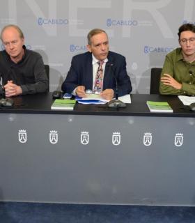 El Cabildo de Tenerife presenta un estudio sobre los efectos de la crisis económica en los inmigrantes de la Isla. · foto 2