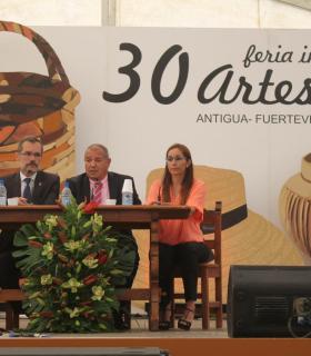 Ayuntamiento de Antigua , Colectivo y Cabildo de Fuerteventura exigen el reconocimiento Regional de la Feria de Artesanía. · foto 5