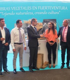 Ayuntamiento de Antigua , Colectivo y Cabildo de Fuerteventura exigen el reconocimiento Regional de la Feria de Artesanía. · foto 2