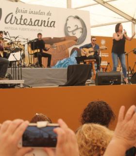 La XXX Feria Insular de Artesanía de Fuerteventura alcanza los 25.000 asistentes. · foto 1