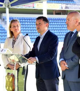 El Ayuntamiento de Santa Cruz de Tenerife se suma al reto del CD Tenerife frente al líder de la Liga 1I2I3. · foto 1