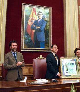 Santa Cruz de Tenerife entrega su Medalla de Oro al colegio Dominicas-Vistabella. · foto 2