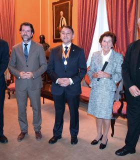 Santa Cruz de Tenerife entrega su Medalla de Oro al colegio Dominicas-Vistabella. · foto 3