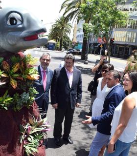 La rambla de Santa Cruz reúne un conjunto escultórico con ocho artísticos Chicharritos. · foto 2