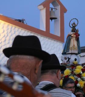 Procesión y Ofrenda Musical en Honor a Nuestra Señora de La Caridad del Cobre en la Fiesta de Los Alares. · foto 4
