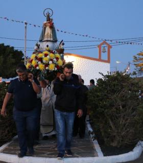 Procesión y Ofrenda Musical en Honor a Nuestra Señora de La Caridad del Cobre en la Fiesta de Los Alares. · foto 2