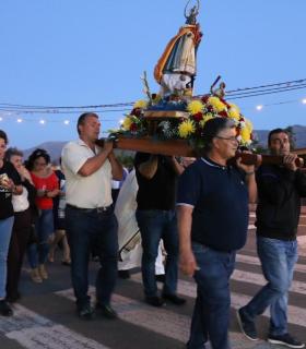 Procesión y Ofrenda Musical en Honor a Nuestra Señora de La Caridad del Cobre en la Fiesta de Los Alares. · foto 1