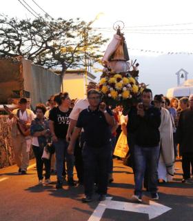 Procesión y Ofrenda Musical en Honor a Nuestra Señora de La Caridad del Cobre en la Fiesta de Los Alares. · foto 3