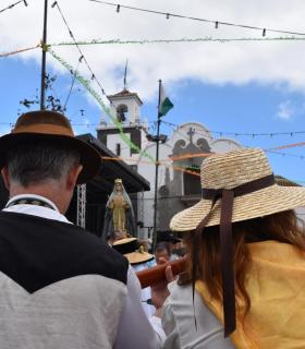 Un millar de romeros se cita en El Chorrillo para honrar a San Isidro y a Santa María de la Cabeza. · foto 1