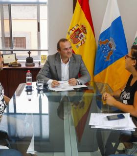 Augusto Hidalgo se reúne en Vegueta con colectivos y vecinos del distrito Vegueta-Cono Sur-Tafira. · foto 4