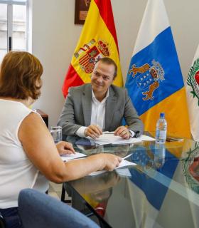 Augusto Hidalgo se reúne en Vegueta con colectivos y vecinos del distrito Vegueta-Cono Sur-Tafira. · foto 1