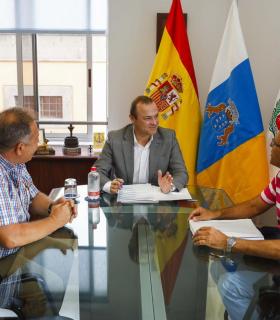Augusto Hidalgo se reúne en Vegueta con colectivos y vecinos del distrito Vegueta-Cono Sur-Tafira. · foto 3