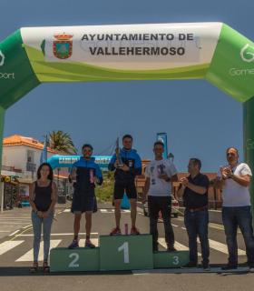 Sandro Escuela y Lumila Cañete ganadores de la I "Fortaleza Trail". · foto 2