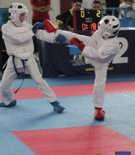El pabellón municipal congregó a casi 300 deportistas en el Primer Campeonato de Kárate. · foto 2