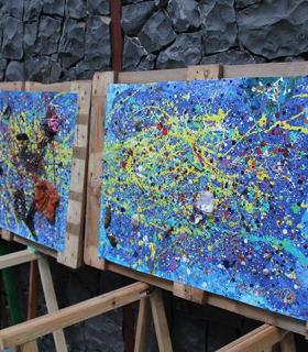 El patio del Ayuntamiento de Tegueste alberga una exposición pictórica realizada por los alumnos y alumnas de Primero y Segundo de Primaria del CEIP Melchor Núñez. · foto 1