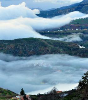 El fotógrafo Jesús Padilla expone por primera vez sus Imágenes con alma de paisajes canarios en la Biblioteca Municipal de la Villa. · foto 2
