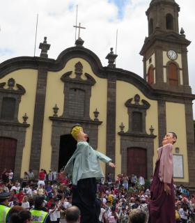 Caracolas, tambores y cajas de guerra sonaron hoy en la Ruta de las Marías desde la Montaña de Vergara hasta el pórtico de la Iglesia de Santa María de Guía. · foto 3