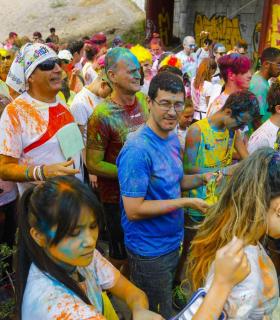 La Ballena se convierte en epicentro del ocio y la solidaridad con la Carrera de Colores Over the Rainbow. · foto 6