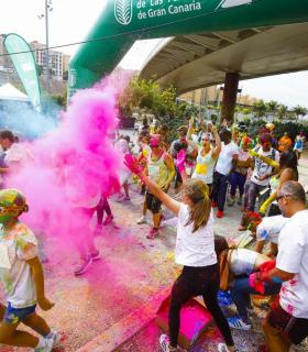 La Ballena se convierte en epicentro del ocio y la solidaridad con la Carrera de Colores Over the Rainbow. · foto 8