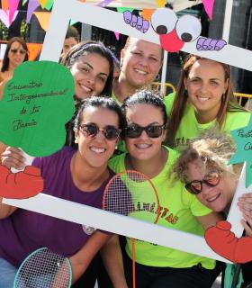 El proyecto Encuentro Intergeneracional ya ha recorrido más de la mitad de los distritos con una gran acogida entre jóvenes y adultos. · foto 1