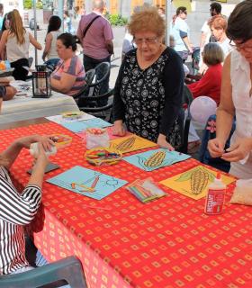 El proyecto Encuentro Intergeneracional ya ha recorrido más de la mitad de los distritos con una gran acogida entre jóvenes y adultos. · foto 4