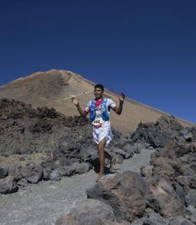 Yeray Durán y Christelle Bard se coronan vencedores de la Ultra de la Cajamar Tenerife Bluetrail 2017. · foto 2